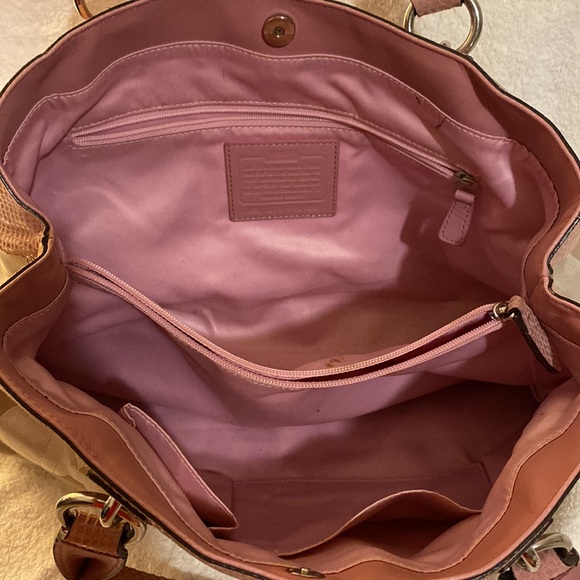 EUC pale pink trim COACH bag - Picture 4 of 7